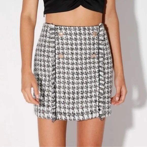 Walter Baker Dresses & Skirts - Walter Baker Cosmo Tweed Skirt 6 Black/ White Houndstooth Gold Buttons NWT